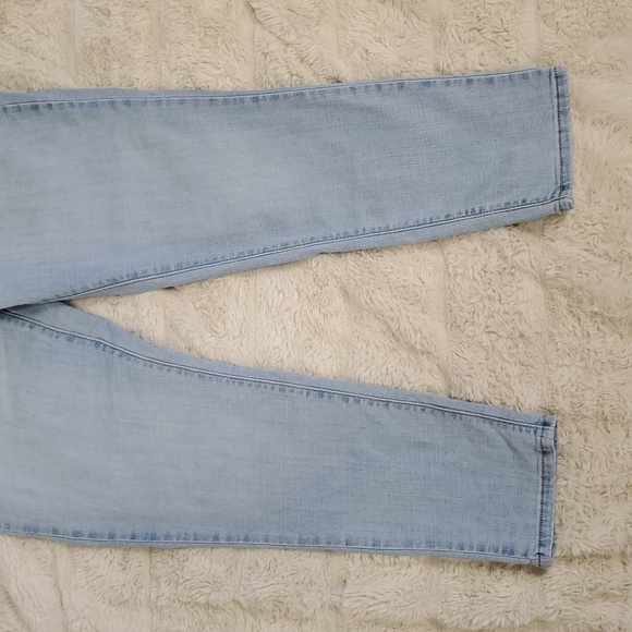 Levi's Light Wash Boyfriend Jeans 31x27 - Picture 3 of 13